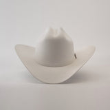 The 100X Independecia White is a luxurious white cowboy hat made from full beaver fur, showcasing a wide brim and pinched crown, exemplifying classic western headwear against a neutral background.