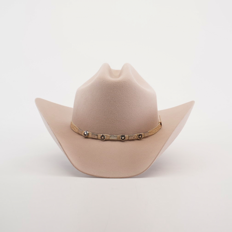 The 6X Country Belly, a Western classic cowboy hat in beige, is crafted from premium sheep wool and features a wide brim with a decorative band adorned with metal conchos, set against a plain white background.