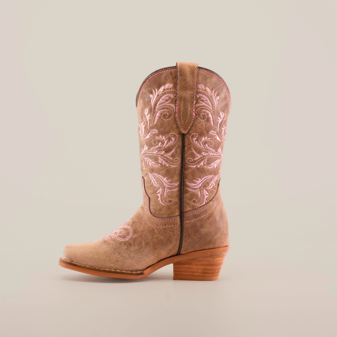 The Bellere Fawn - Snip Toe boot is a beautifully handcrafted piece in premium cowhide leather featuring a light brown cowboy design with pink embroidered floral patterns on the shaft, complemented by a medium-height heel and pointed toe.