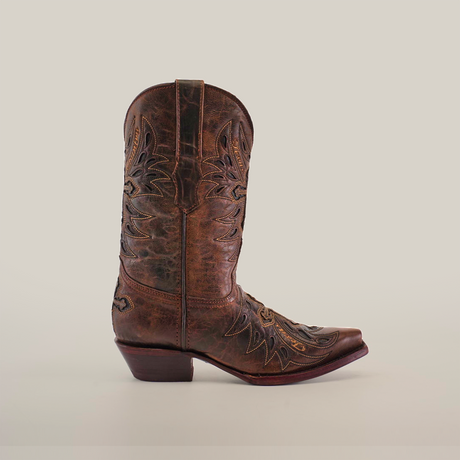 A Texas Cruz Tabaco cowboy boot with intricate stitching and a snip toe, crafted from premium leather, is displayed on a white background to emphasize its detailed texture and classic Western style.